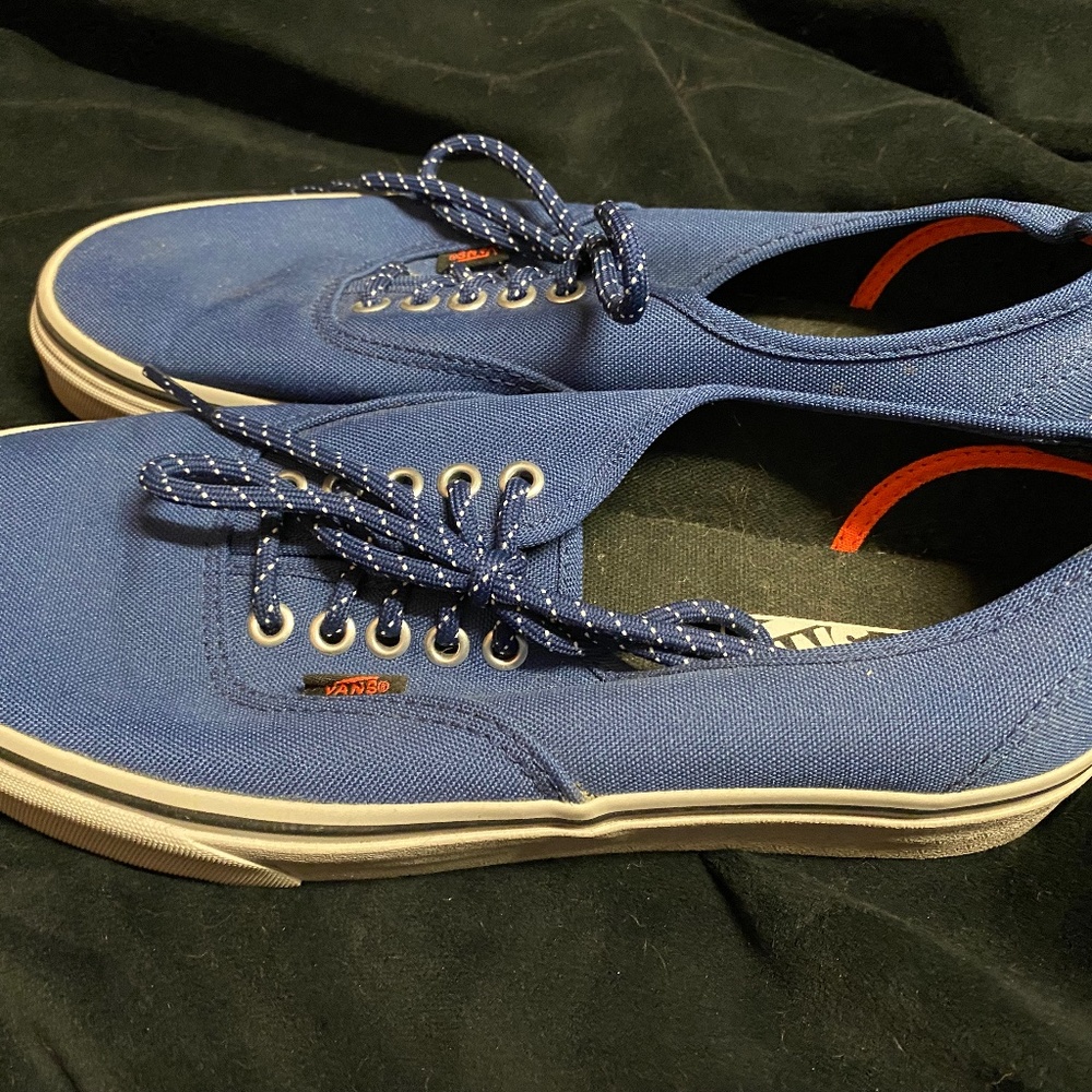 Navy blue/gray sole Vans